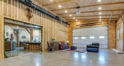 'eagle Crest Lodge' - Large Group Getaway!