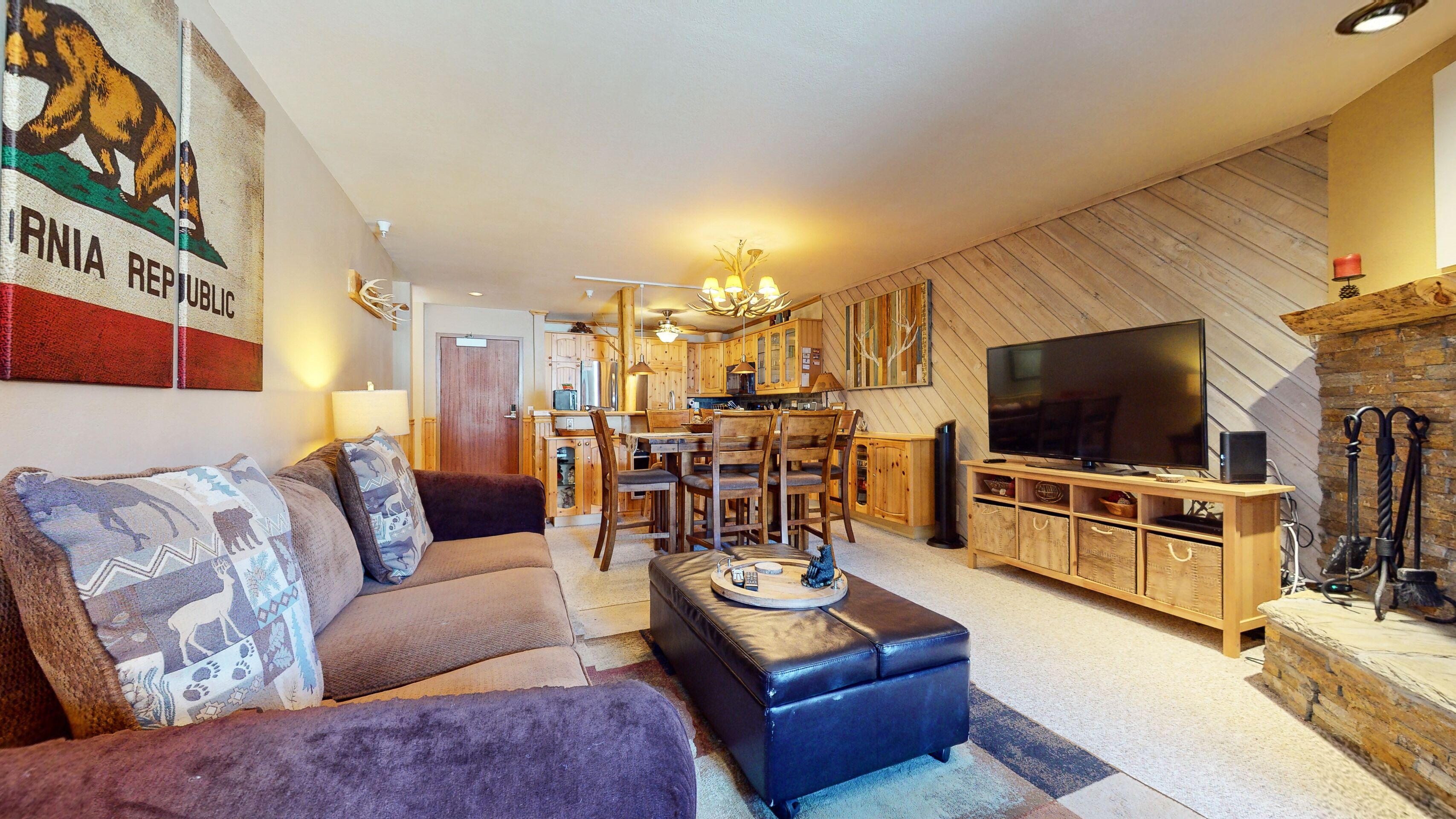 Beautiful Mountain Cabin in Quiet Forest Setting. Near Walking/ Biking Trails