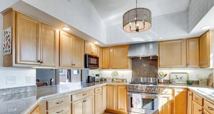 'mesa View House' w/ Hot Tub: Walk to Winery!
