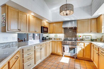 'mesa View House' w/ Hot Tub: Walk to Winery!