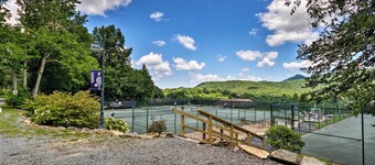 Steps to Sugar Mountain! Condo w/ Furnished Deck