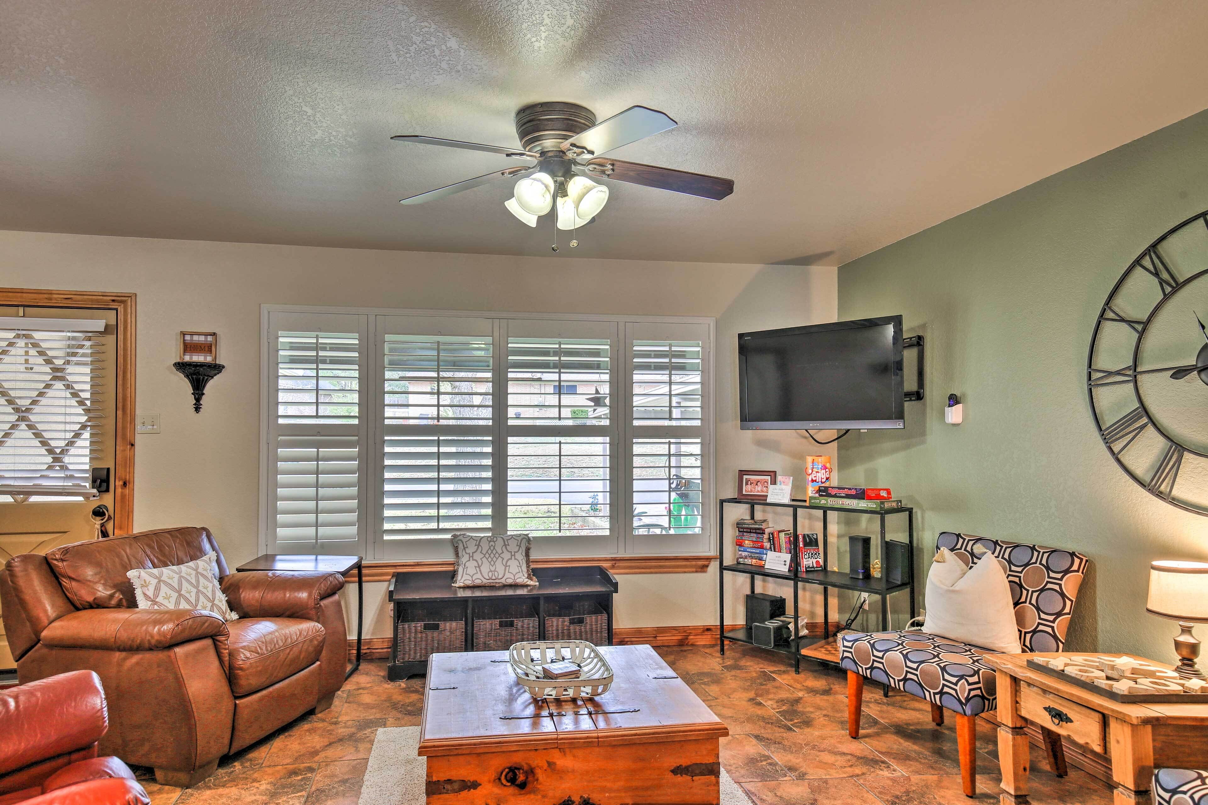 Pet-friendly Riverfront Retreat - Deck & Views!