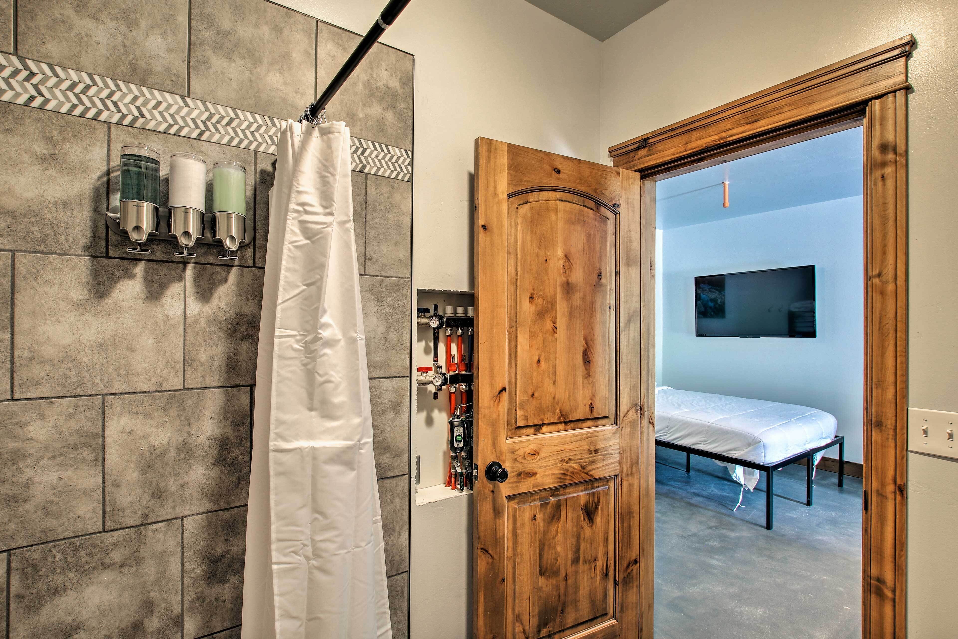 Modern Lava Hot Springs Studio, Walk to Pools