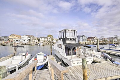 Island Park Couple's Escape ~ 1 Mi to Beach!