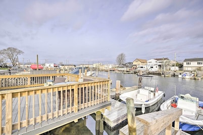 Island Park Couple's Escape ~ 1 Mi to Beach!