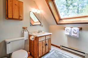 Interior - Cozy Bartlett Townhome < 3 Mi to Attitash Mountain (Bartlett)