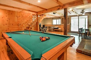 Apartment (4 Bedrooms) | Games room - Cozy Bartlett Townhome < 3 Mi to Attitash Mountain (Bartlett)