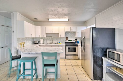 Ormond Beach Retreat w/ Deck - Steps to Ocean!