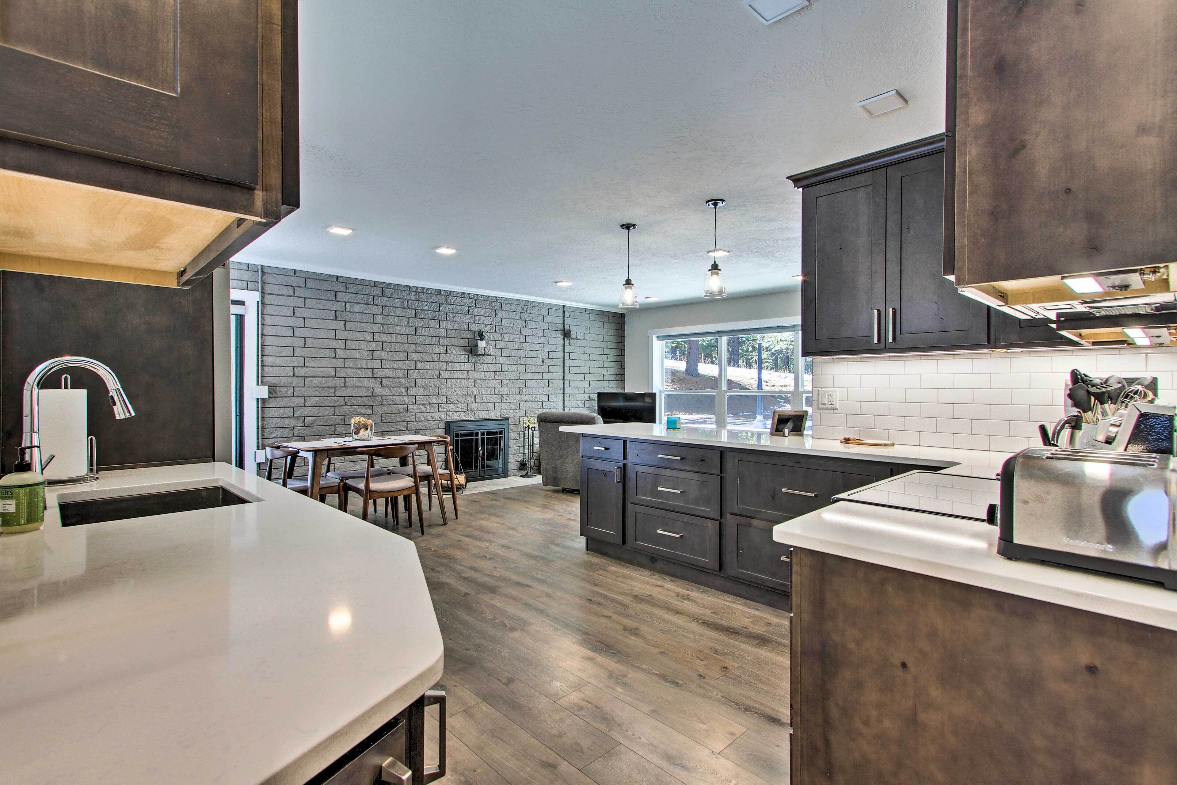 Modern Home w/ Wooded Views: 10 Mi Outside Helena!