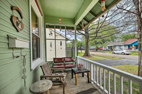 Pet-friendly Home w/ Yard: 3 Mi to Dtwn Houston!