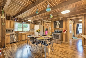 House (2 Bedrooms) | Interior