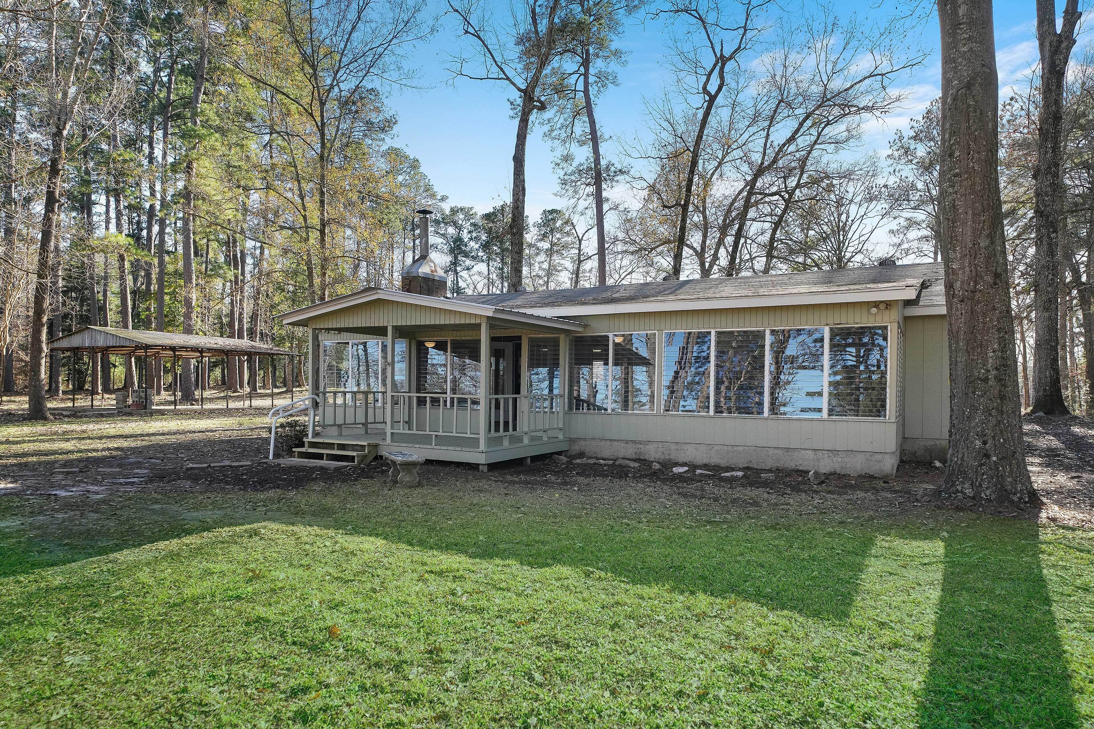 Peaceful Waterfront Hemphill House on 7 Acres