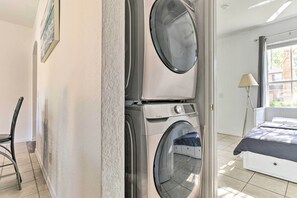 4 Schlafzimmer, Bügeleisen/Bügelbrett, Bettwäsche