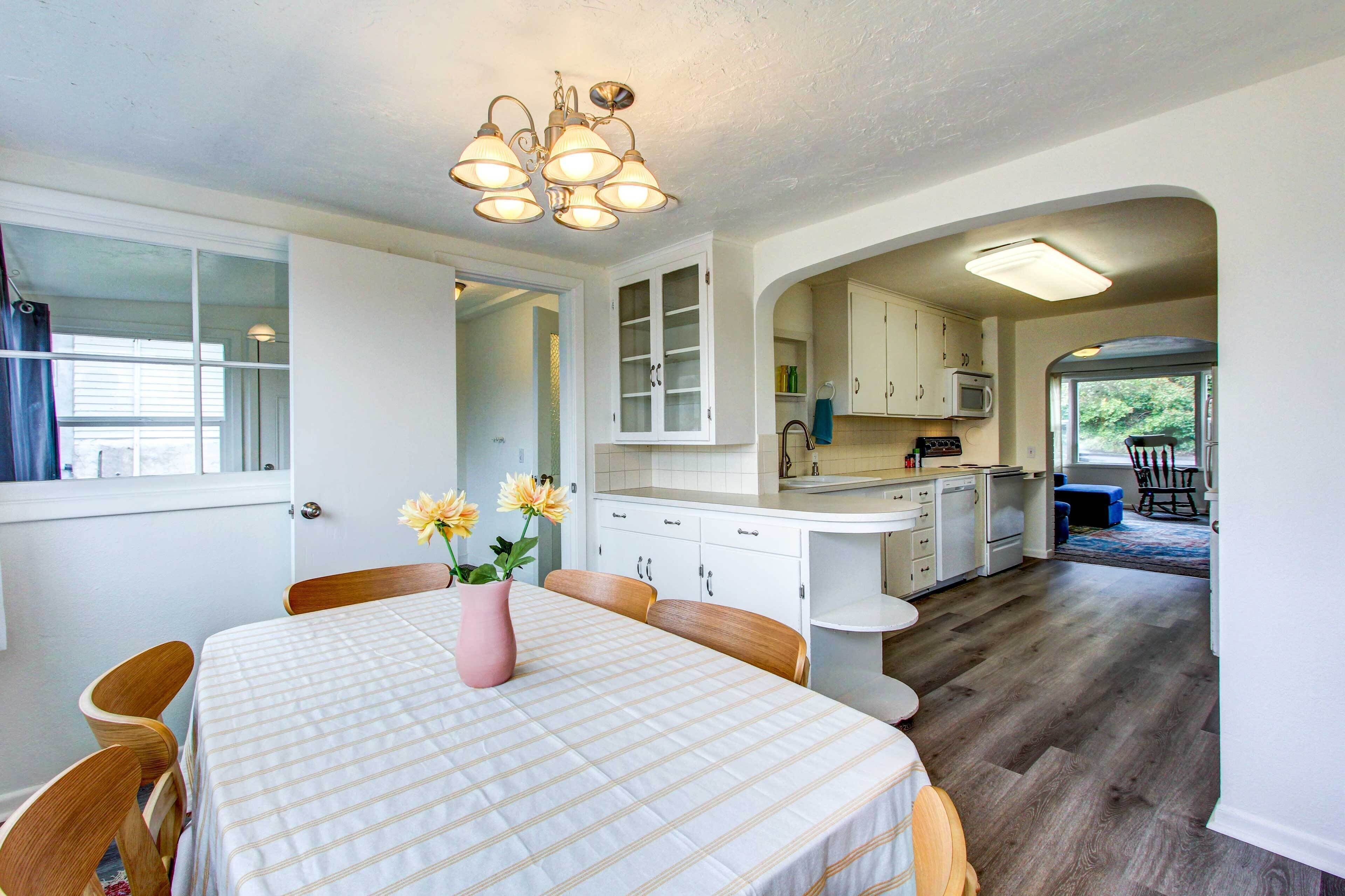 House (5 Bedrooms) | Interior