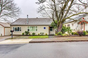 House (5 Bedrooms) | Interior - Charming Eugene Vacation Rental - 3 Mi to Downtown (Eugene)