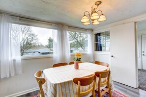 House (5 Bedrooms) | Interior - Charming Eugene Vacation Rental - 3 Mi to Downtown (Eugene)