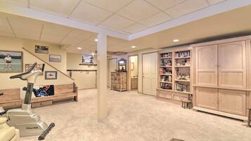 House (5 Bedrooms) | Interior