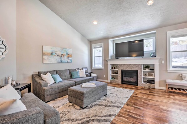 House (4 Bedrooms) | Front of property - Modern Bend Home ~ 3 Mi to Old Mill District! (Bend)