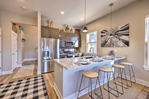 Apartment (3 Bedrooms) | Interior - Woodland Park Escape: Licensed, Hot Tub, Mtn Views (Woodland Park)