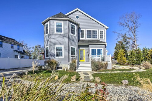 Charming Spring Lake Retreat, 1 Mi to Beach!