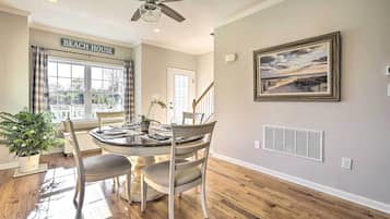 House (5 Bedrooms) | Interior