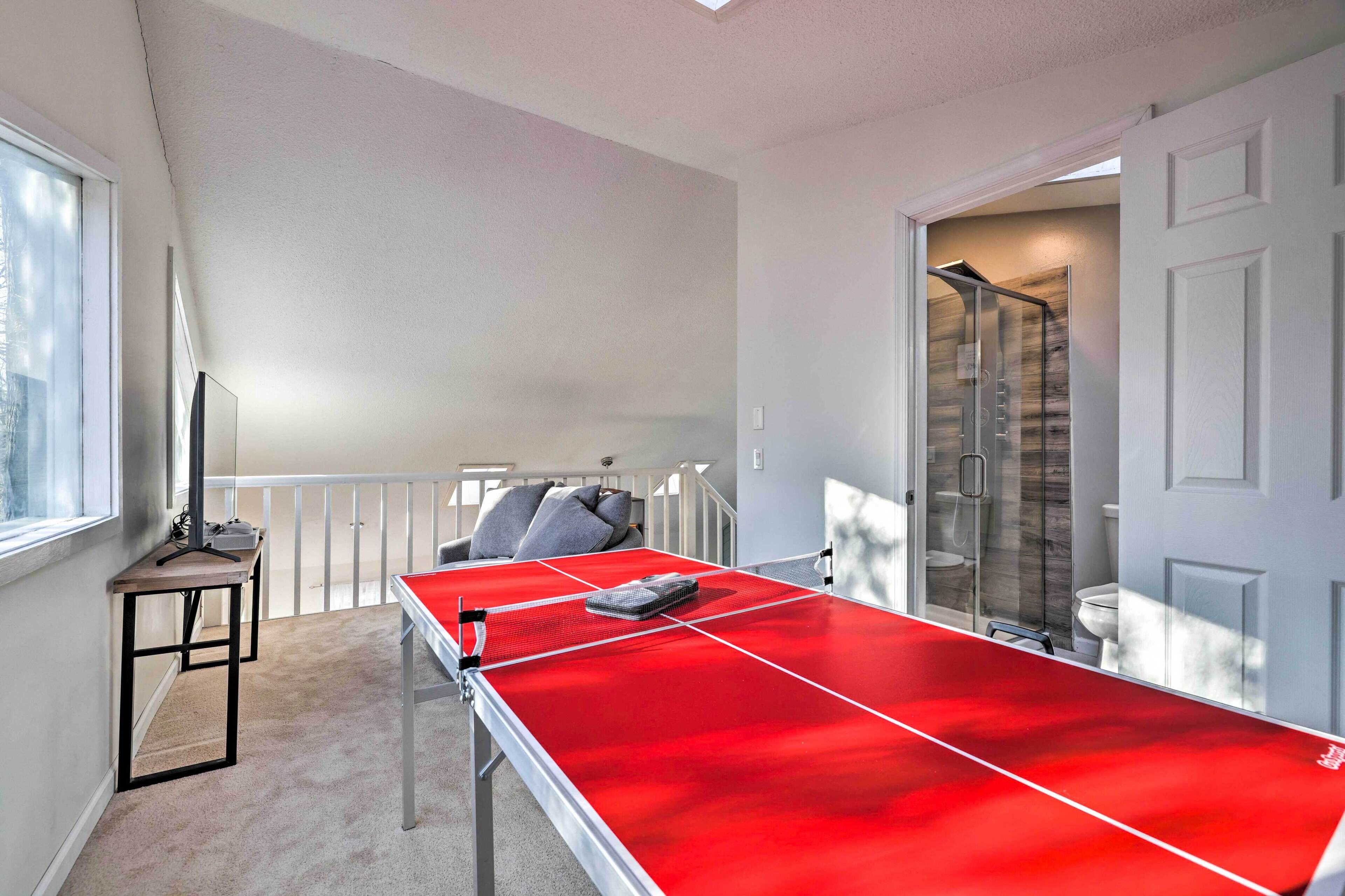 Cozy Tobyhanna Cottage w/ Private Hot Tub!