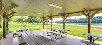 Bull Shoals Lake Home at Beaver Creek Marina!
