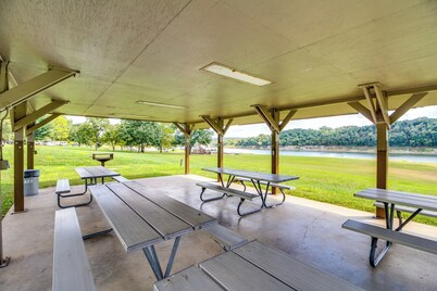 Bull Shoals Lake Home at Beaver Creek Marina!