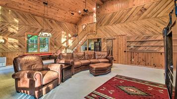 House (5 Bedrooms) | Interior
