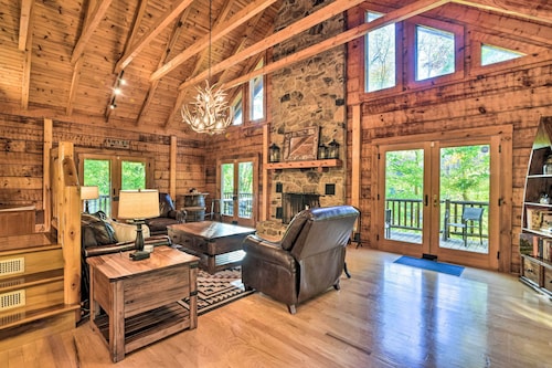 Serene Lewisburg Lakefront Retreat w/ Dock