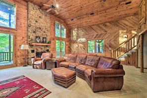 House (5 Bedrooms) | Interior