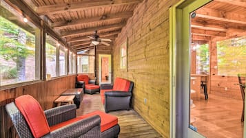 House (5 Bedrooms) | Interior