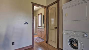 House (1 Bedroom) | Interior