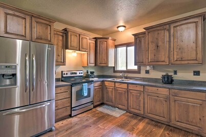 Well-appointed Sterling Casita With Full Kitchen!