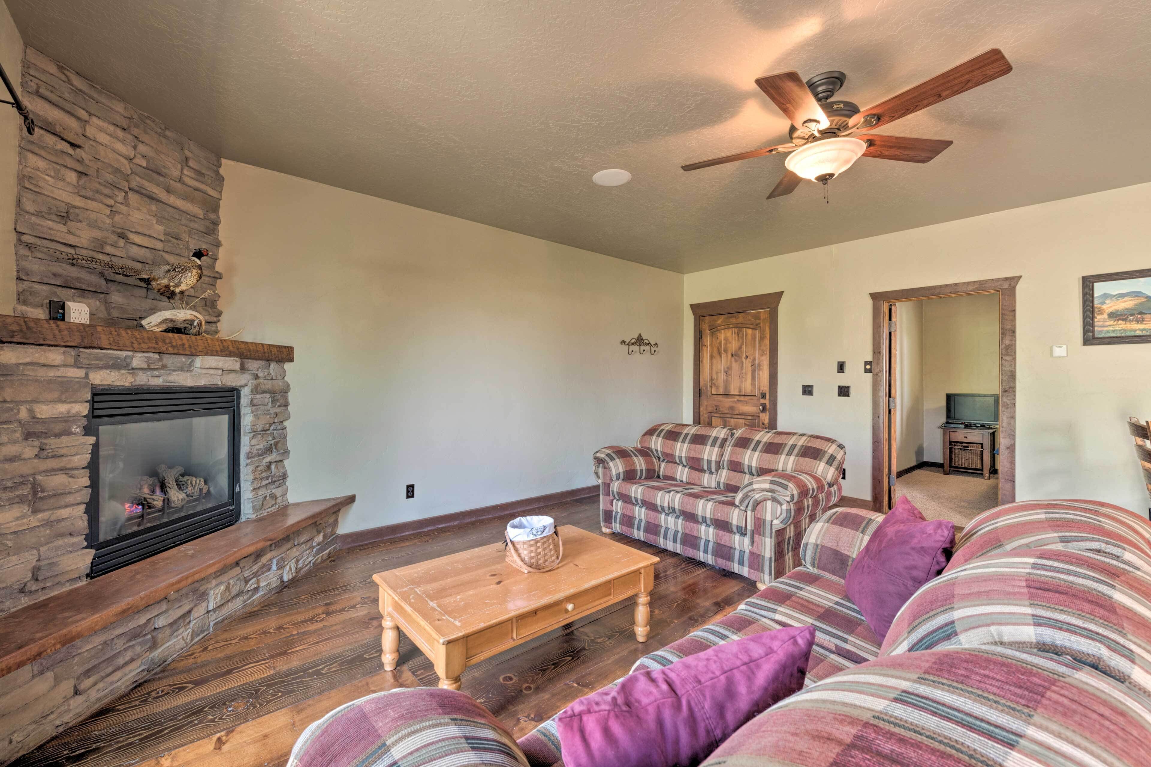 Well-appointed Sterling Casita With Full Kitchen!