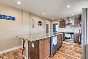 House (3 Bedrooms) | Interior