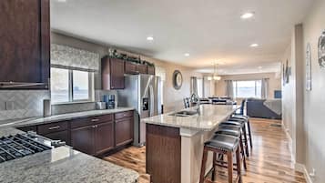 House (3 Bedrooms) | Interior