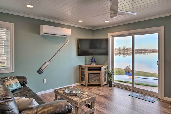 House (2 Bedrooms) | Interior - The Lakefront Home - 5 Minutes From Detroit Lakes! (Detroit Lakes)