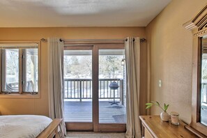2 bedrooms, bed sheets
