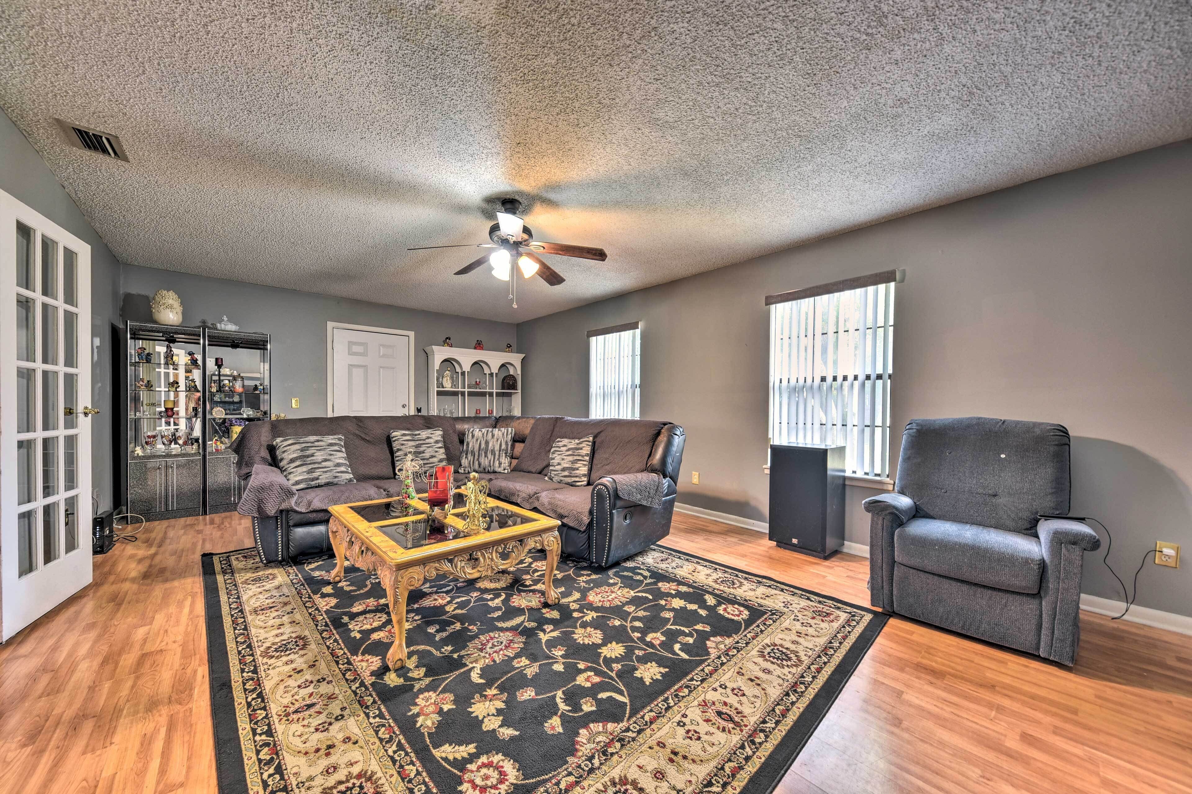 Cozy Jacksonville Home w/ Yard ~ 8 Mi to Dtwn