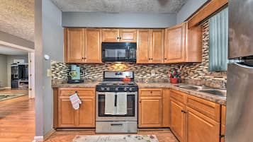 House (2 Bedrooms) | Interior