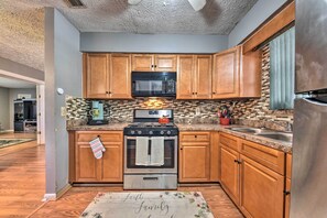 House (2 Bedrooms) | Interior