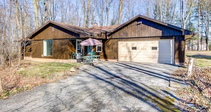 Pet-friendly Youngstown Cottage w/ Yard
