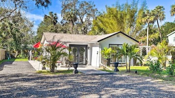 Apartment (0 Bedroom) | Interior