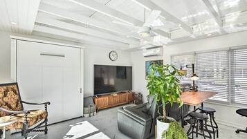 Apartment (0 Bedroom) | Interior