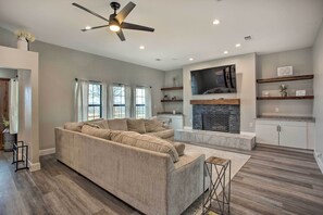 Fireplace - Modern Farmersville Home w/ Patio (Farmersville)