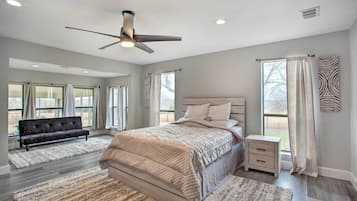 3 bedrooms, iron/ironing board, bed sheets