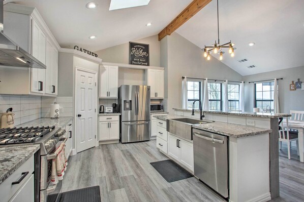 Microwave, oven, stovetop, dishwasher - Modern Farmersville Home w/ Patio (Farmersville)