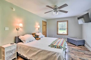 House (2 Bedrooms) | Interior - Pet-friendly Woodsy Gem: 1/4 Mi to Chesapeake Bay (Painter)
