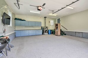 House (2 Bedrooms) | Interior - Pet-friendly Woodsy Gem: 1/4 Mi to Chesapeake Bay (Painter)